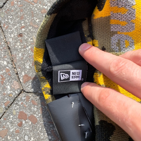 Supreme x New Era Reflective Camo FW17 Headband - Picture 3 of 5